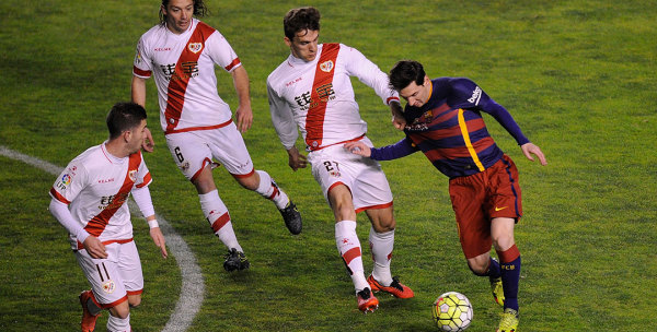  边路快马突破，单骑闯关上演帽子戏法