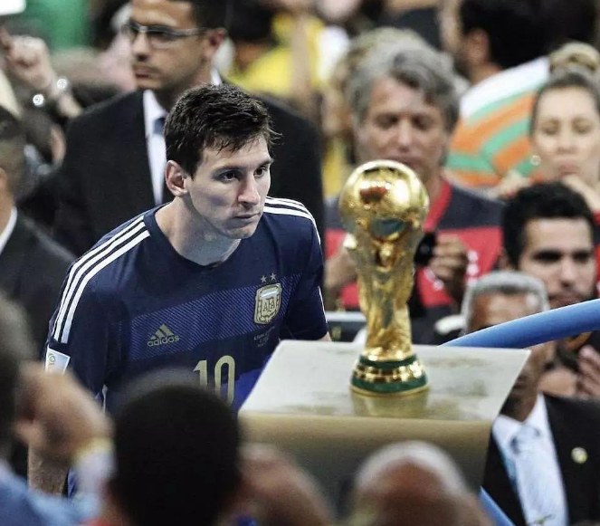  梅西领衔阿根廷勇夺世界杯冠军