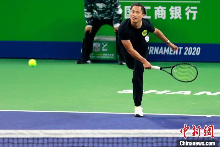  兹维列夫底线制胜，罗马大师赛击败劲敌折桂