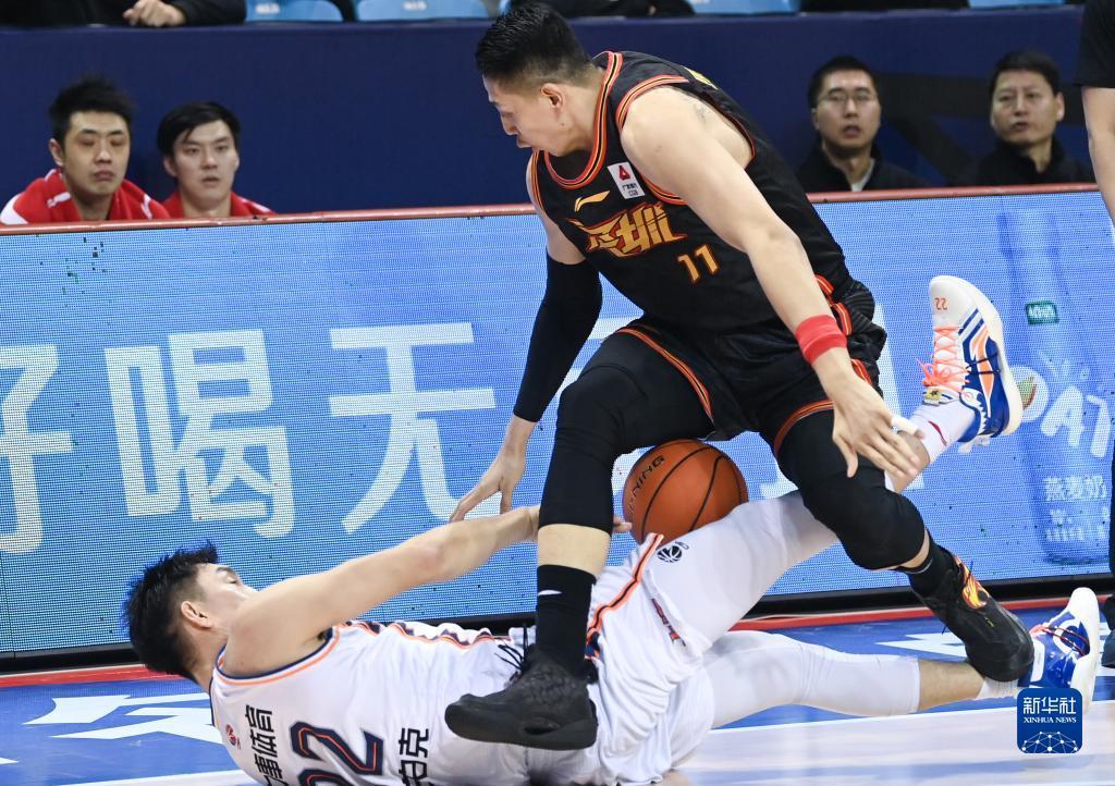  上海久事双外援合璧击败深圳马可波罗