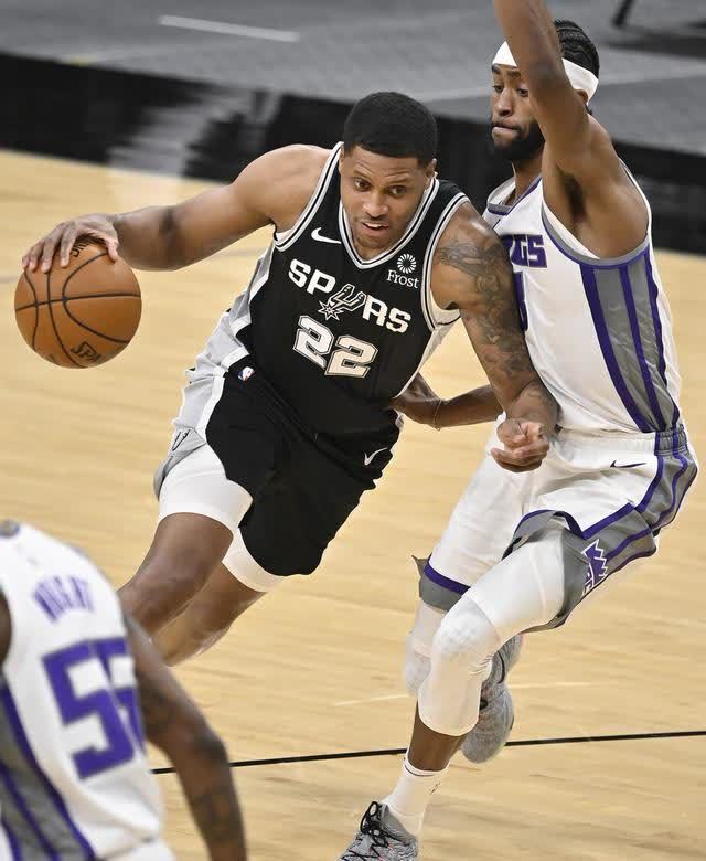  福克斯关键抢断国王终结勇士连胜