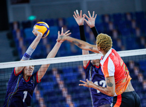  弗里茨发球时速破纪录震撼全场观众